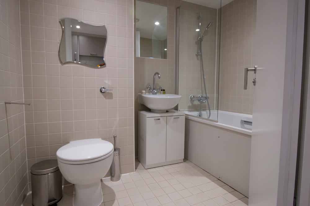 Studio Apartment - Bathroom