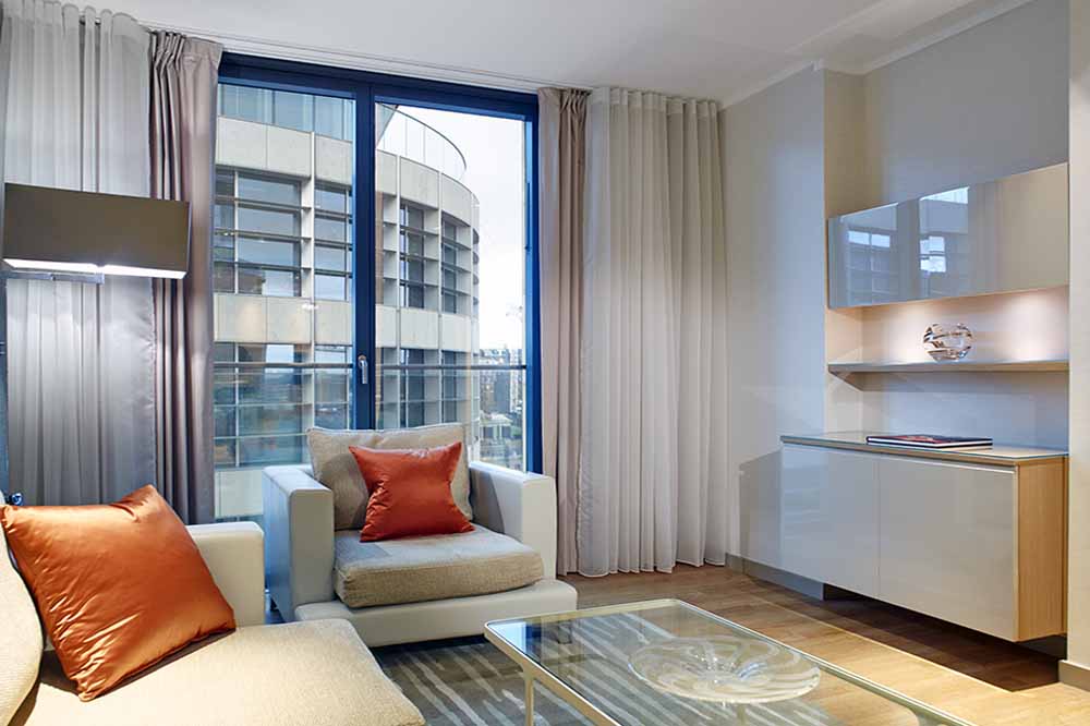 Superior One Bedroom Apartment with Urban View - Living Room