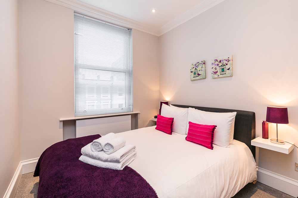 West Brompton Apartments - Bedroom
