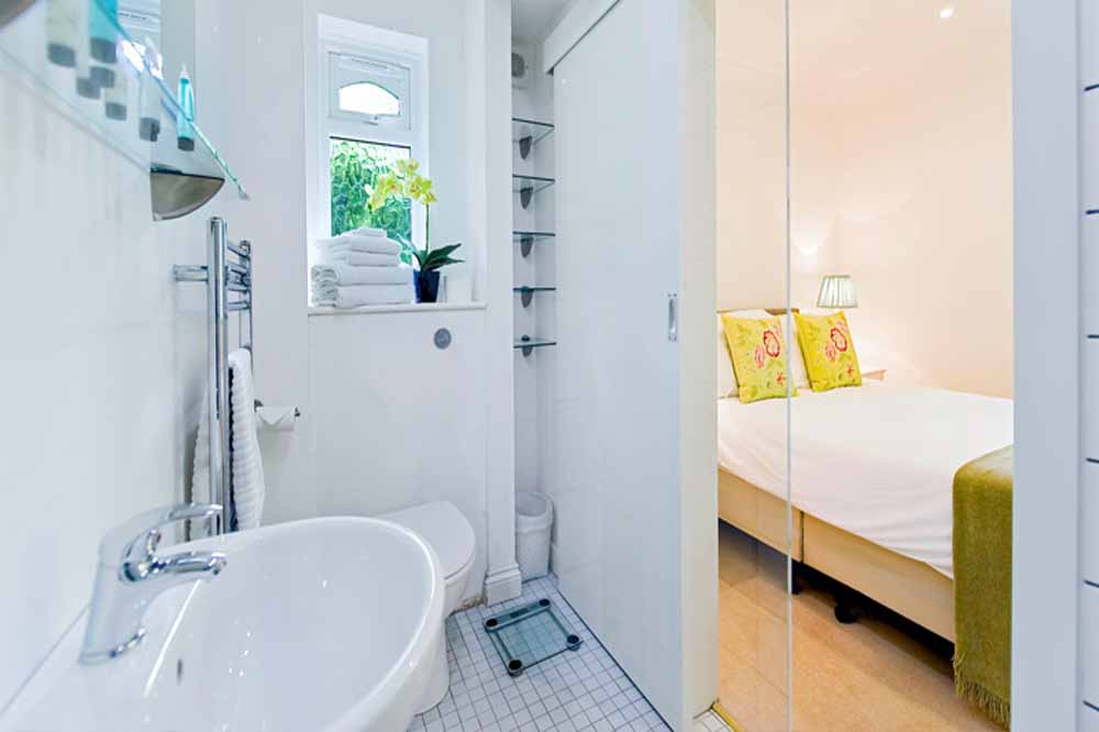 Two Bedroom Apartment - Bedroom and En-suite Bathroom 